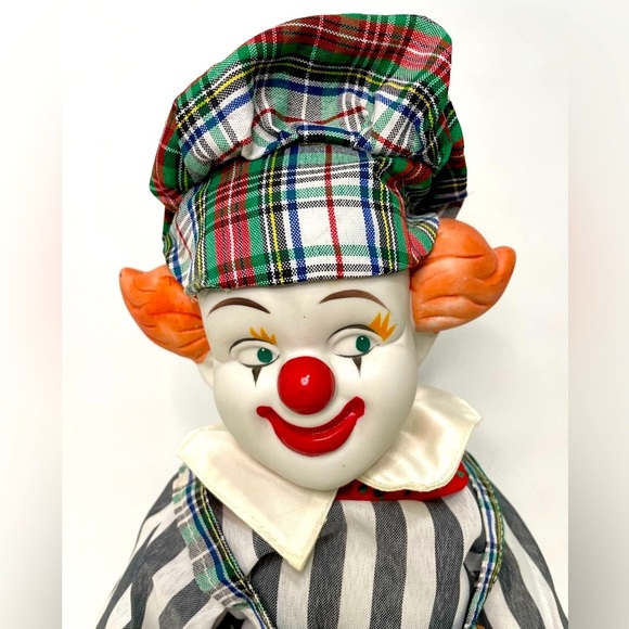 16โ Ceramic Clown Doll - Picture 6 of 6